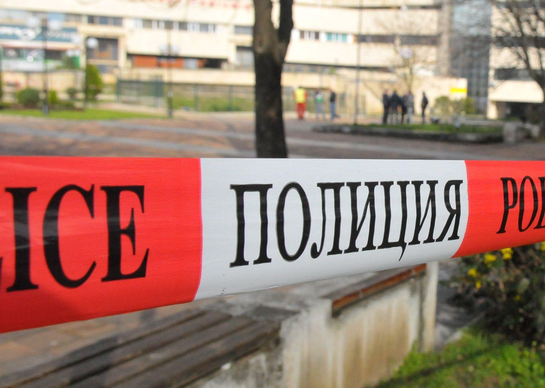 Психично болен се барикадира в апартамент в София