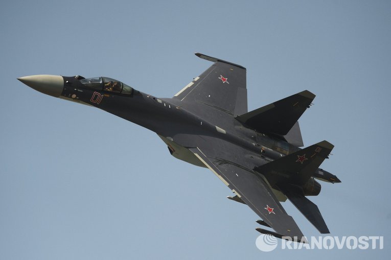 Руският изтребител Су-35 изпълнява невероятен гръбен свредел (ВИДЕО)