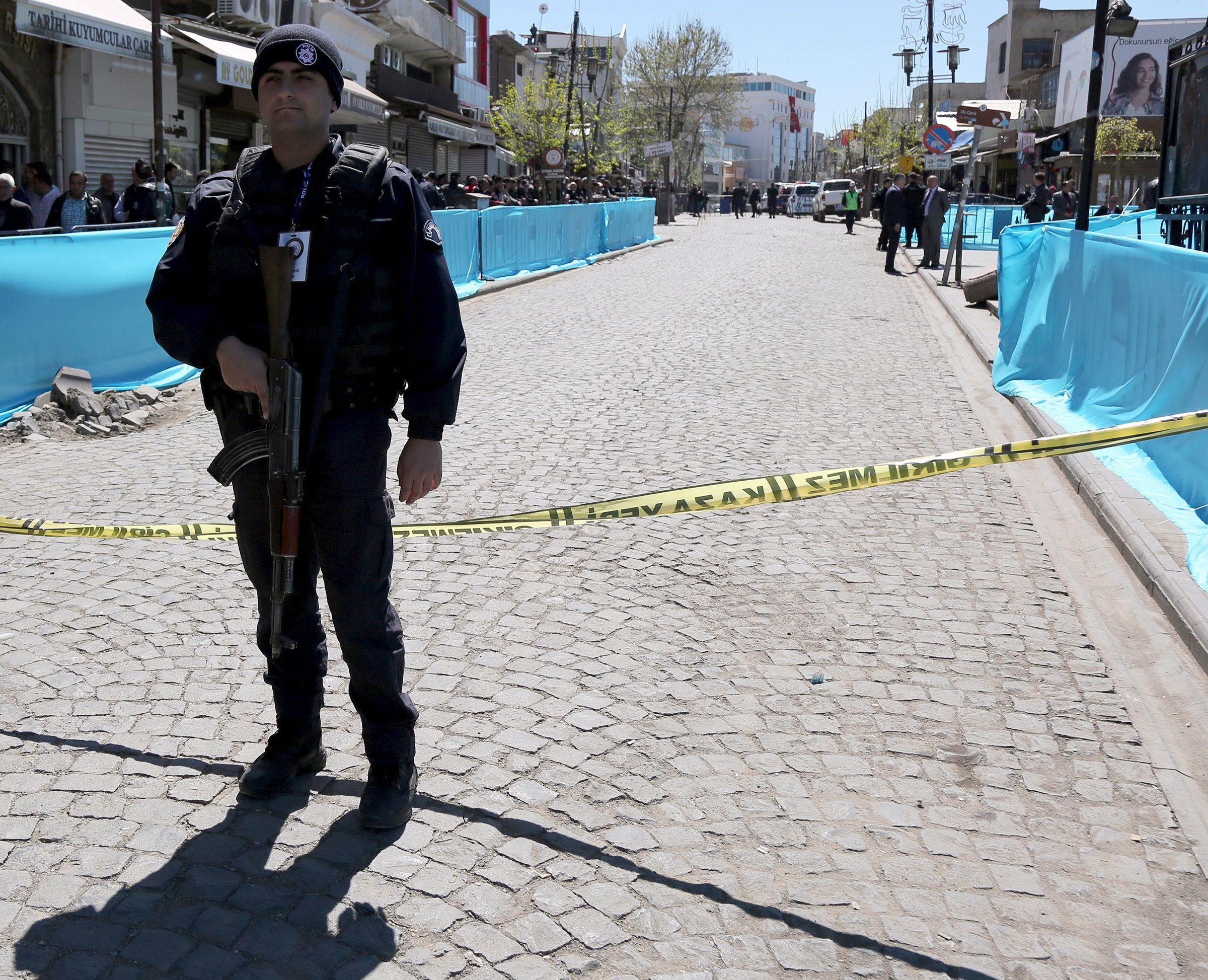 Арестуваха вероятния атентатор от касапницата в Диарбекир 