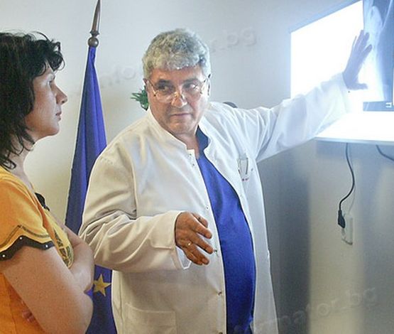 Лекари в МБАЛ-Бургас скочиха в защита на пребития д-р Станчев