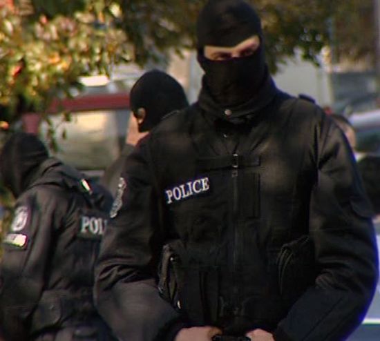 Спецполиция влезе в Кричим, вкара 8 в ареста 