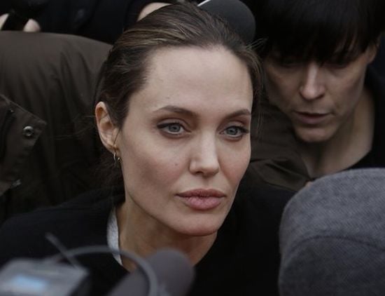 Анджелина Джоли се стопи до критичните 37 кг