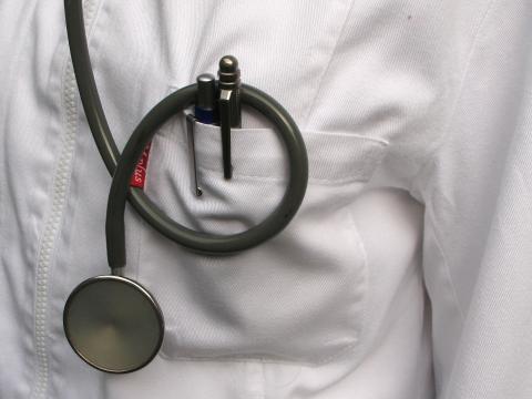 Медиците в частните болници излизат на протест  