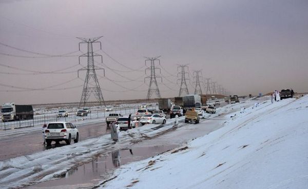 Ад! Невиждани климатични аномалии удариха Саудитска Арабия (ВИДЕО)