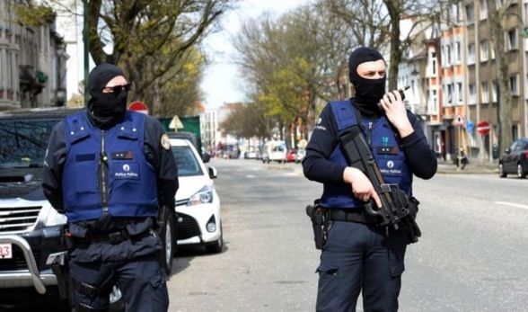 Нови трима предполагаеми атентатори задържаха в Брюксел 