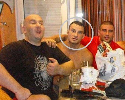 Скандално! Петър Низамов-Перата е арестуван за клипа с мигрантите, вързани със свински опашки (СНИМКА)