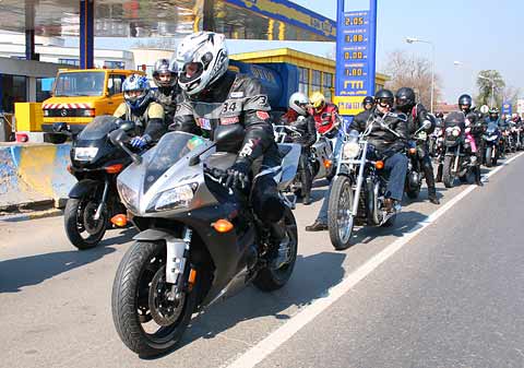 Мотористи се събират на протест пред парламента