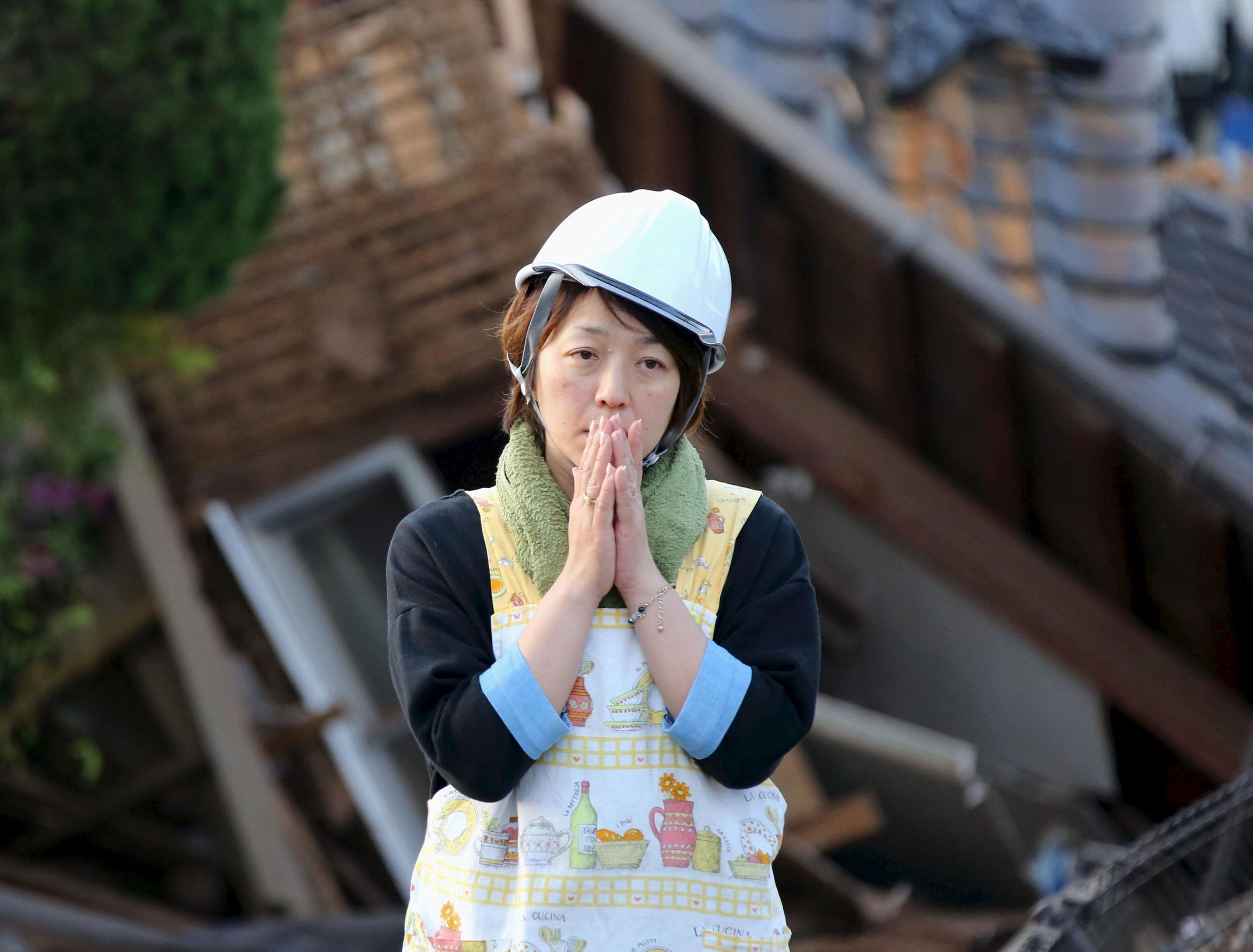 Разгневената земя взе още 19 живота в Япония, викнаха армията на помощ (СНИМКИ/ВИДЕО)