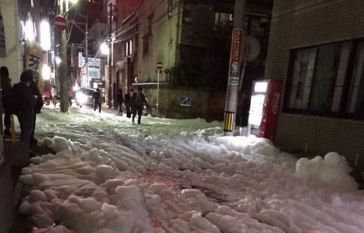 Разкриха мистерията с пяната, в която потънаха японски улици след земетресението