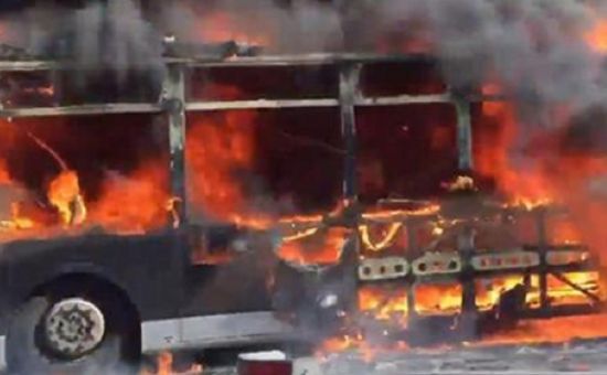 Взривиха автобус в центъра на Истанбул (СНИМКи/ВИДЕО)