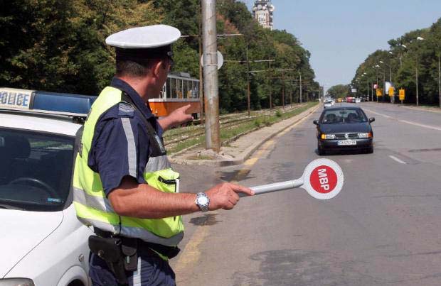 БЛИЦ предупреждава шофьорите: От днес МВР вади секирата за колите без Гражданска отговорност