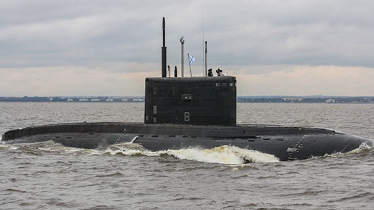 Латвия алармира за руски бойни кораби и подводница на границите й 