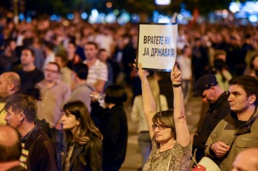 Протестиращите в Скопие са замеряли с яйца и камъни министерството на културата