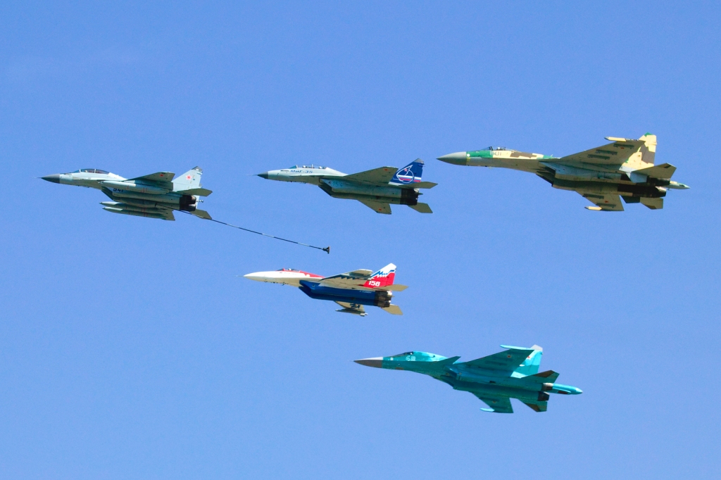 20 екипажа на Въздушно-космическите сили на Русия поразиха цели с ракети и снаряди (ВИДЕО)