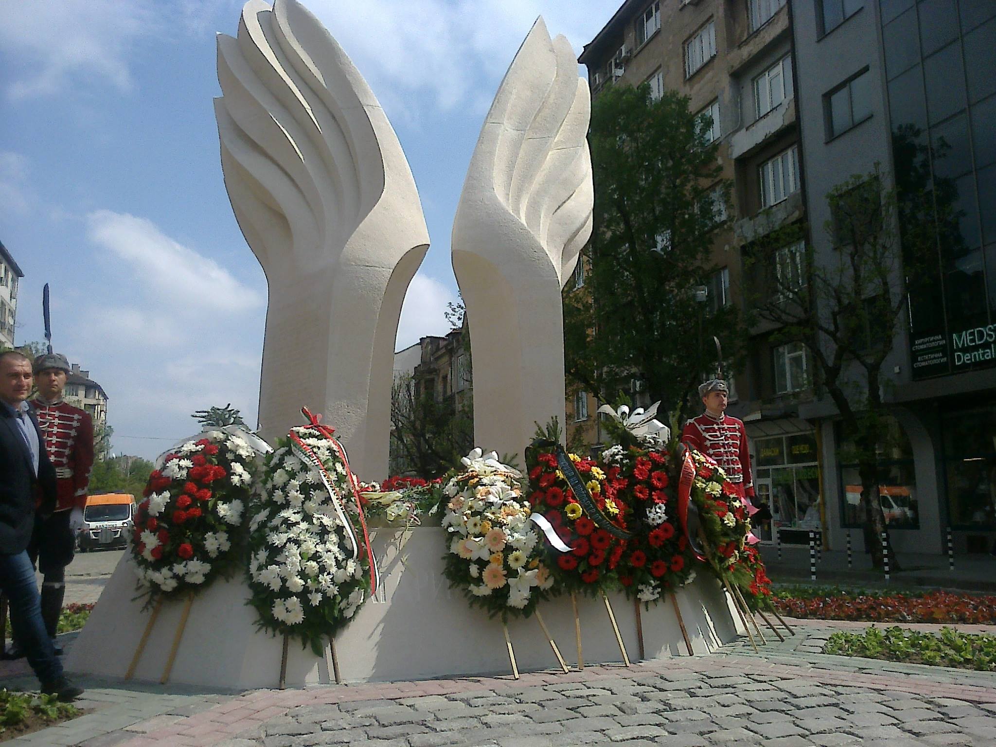 В деня на Априлското въстание откриха нов паметник на българските революционери 