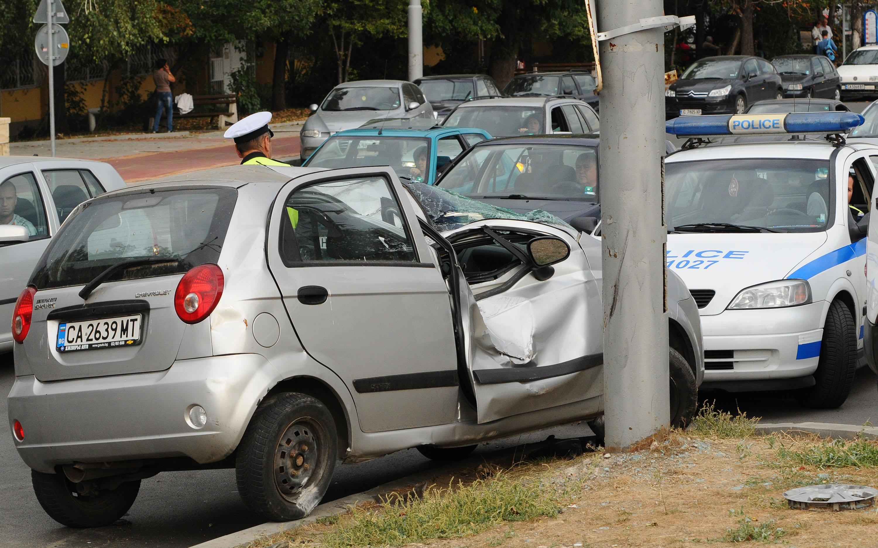 Сигнал до БЛИЦ: Три коли се нанизаха във верижна катастрофа на надлез Надежда