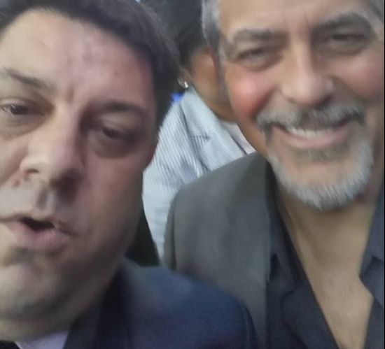 Историческа СНИМКА: Депутат от БСП се щракна с Джордж Клуни (СНИМКА)


