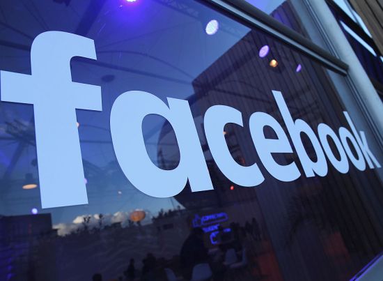 Facebook снесъл на властите ни инфо за двама българи  