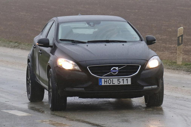 Volvo тества новия компактен кросоувър XC40