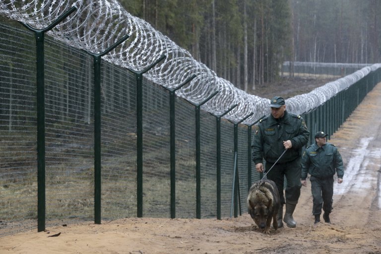  Бургаска област се опаса с ограда заради ...