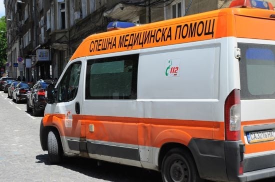 Сигнал до БЛИЦ! Такси помете пешеходка в центъра на София