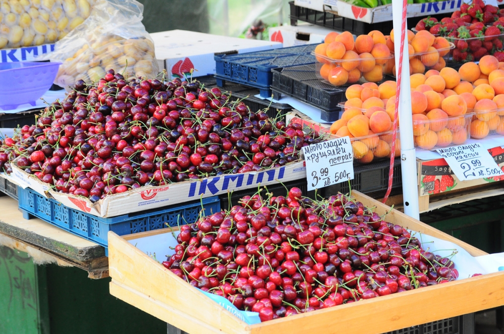 Не е за вярване: Цените на черешите и ягодите...