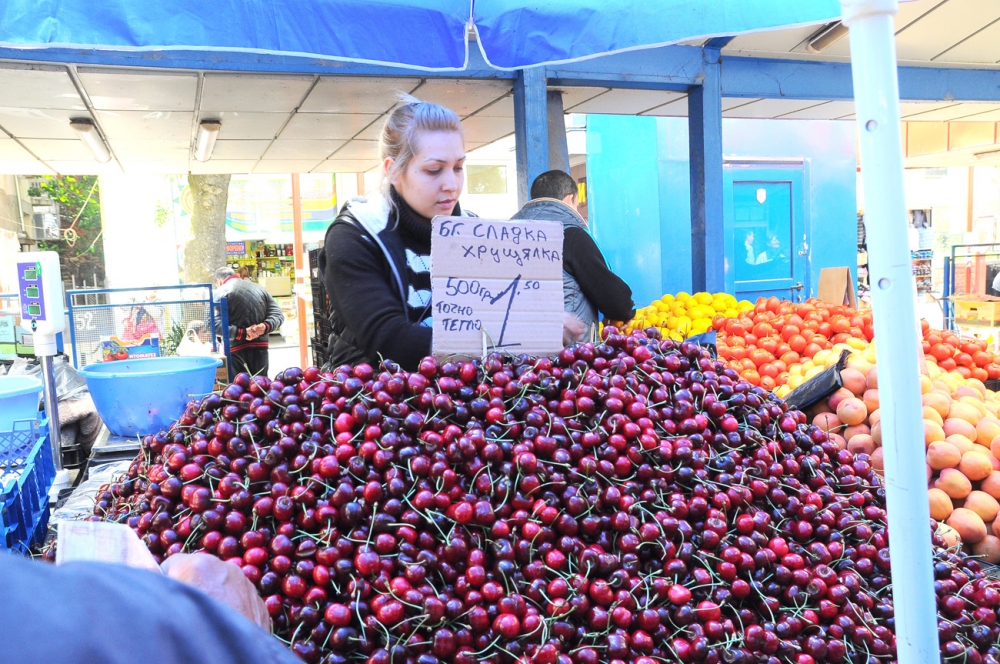 Репортаж в БЛИЦ: Шокиращи разлики в цените на черешите по пазарите в София (СНИМКИ)
