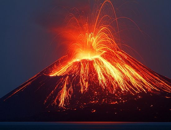 Най-активният японски вулкан се събуди