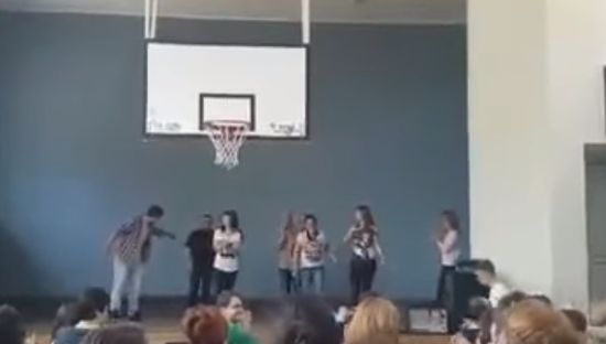 Невероятно ВИДЕО от българско училище "взриви" "Фейсбук"! Вижте какво направиха учителите за децата
