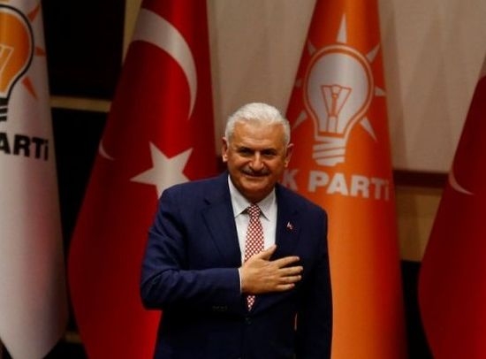 Турският премиер гласува и обяви: Всякакъв резултат от днешния референдум ще е в полза на народа