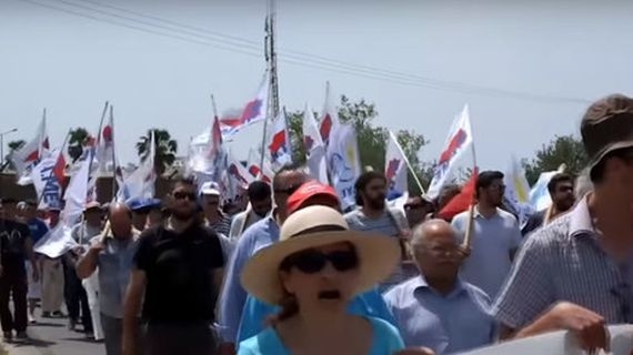 Недоволство: На остров Крит изгориха флагове на ЕС и НАТО