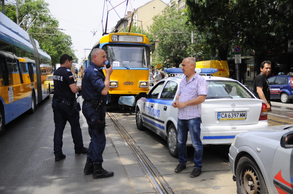 Сигнал до БЛИЦ: Катастрофа с трамвай на пъпа на София