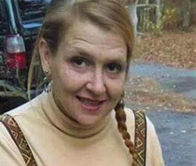 Младеж уби баба и си купи с кредитната й карта гофрети, след което прави секс с трупа й 