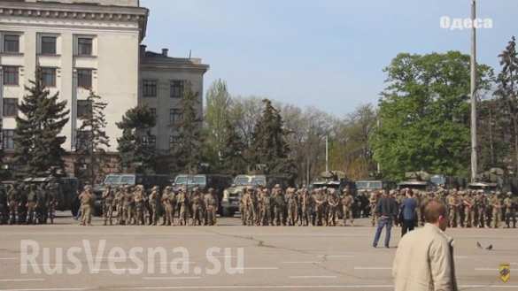 Неонацисткият батальон &quot;Азов&quot; сее страх и ужас в Одеса на 2 май (СНИМКИ/ВИДЕО 18+)
