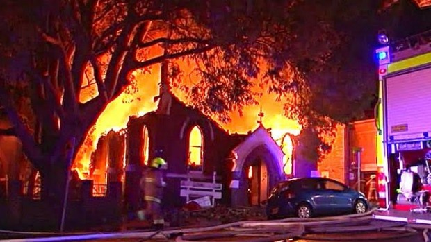 Огнена стихия унищожи македонска православна църка в Австралия (СНИМКИ)