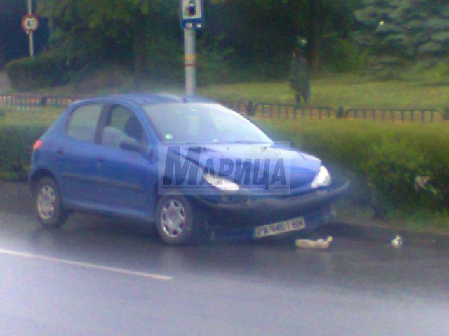 Меле в Пловдив! Шофьор се надъни в Пежо и получи епилептичен пристъп (СНИМКИ)