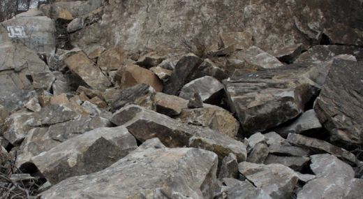 Скали затвориха пътя между Асеновград и Смолян
