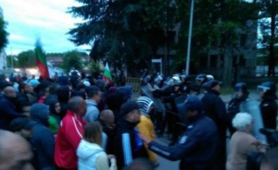 Завера: Заради Раднево готвят 3 бунта срещу цигани в София