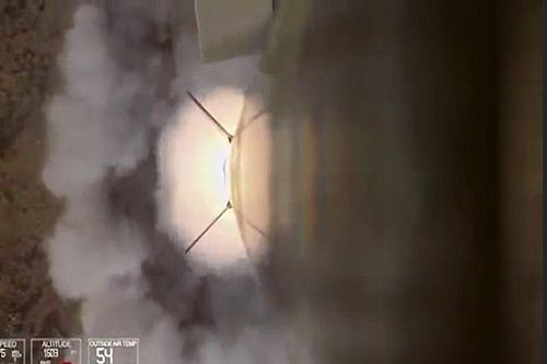 Уникално ВИДЕО: Изстреляха камера GoPro с ракета в космоса   