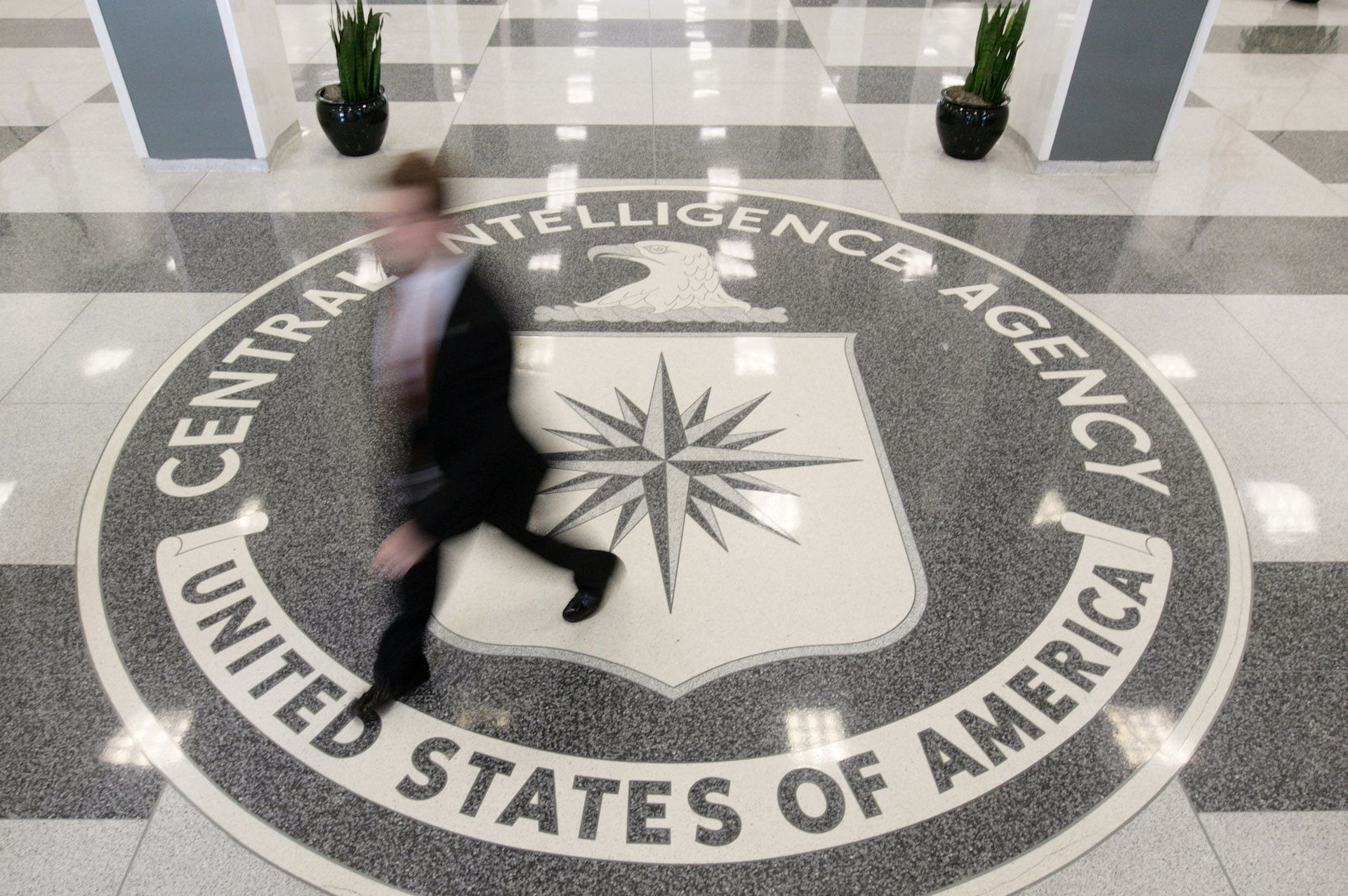 САЩ още подозират спецслужби в Пакистан в опит да отровят резидент на ЦРУ