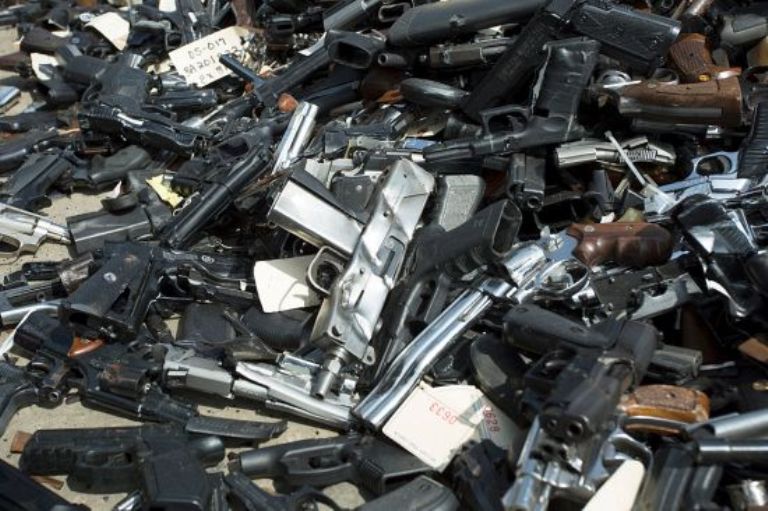 Издание гръмна: Терористични организации купуват оръжие от Чехия