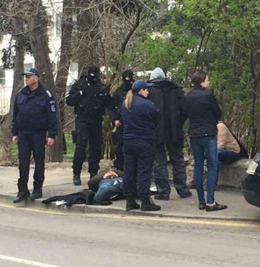 Спецакция! Тежковъоръжени полицаи с качулки арестуваха бургаска банда