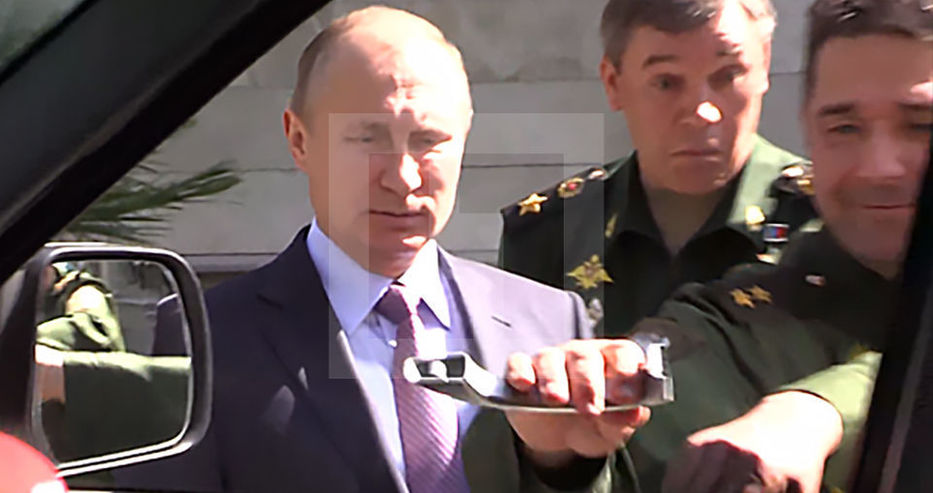 Неприятен инцидент сполетя Владимир Путин (ВИДЕО)