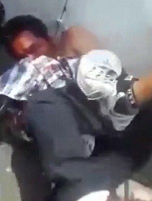 Вижте какво се случи с мексиканец след като опипа спяща жена в метрото (СНИМКИ/ВИДЕО 18+)