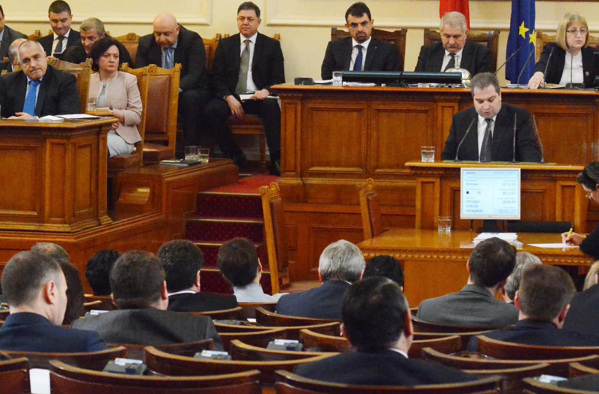 Депутатите гласуват новия социален министър и ветото на президента