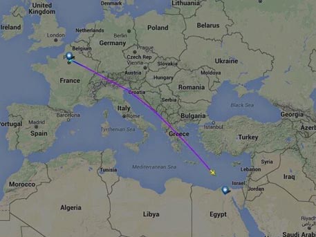 Самолетът на EgyptAir е изчезнал на височина 11 000  метра