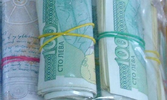 Чевръста: Банкова служителка източила 118 500 лева от сметката на старозагорска фирма