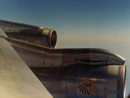 Самолетът на EgyptAir е изчезнал на височина 11 000  метра