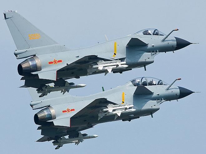 Китайски изтребители „опасно“ прехванаха разузнавателен самолет на САЩ