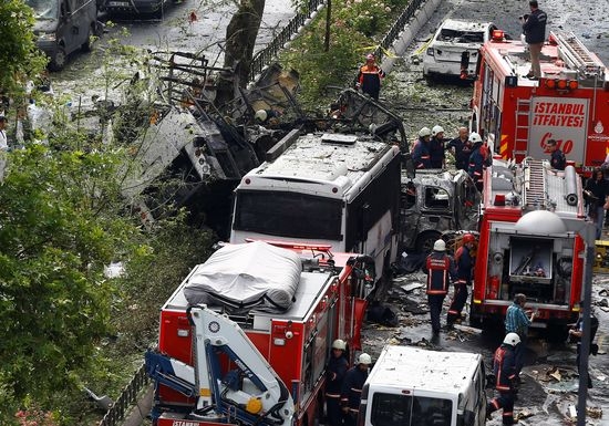 Задържаха четирима за кървавия атентат в Истанбул  